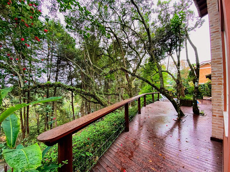 Casa Alto Padrão na Granja Viana - Cond. Fechado