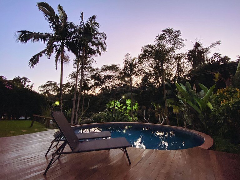 Casa na Granja Viana em frente à reserva ambiental