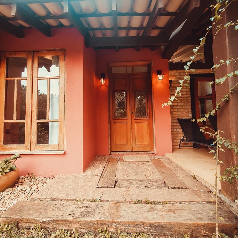 Casa na Granja Viana em frente à reserva ambiental