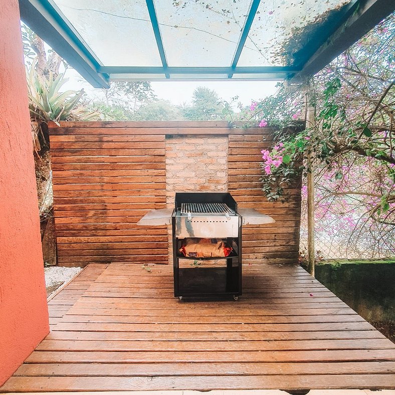 Casa na Granja Viana em frente à reserva ambiental