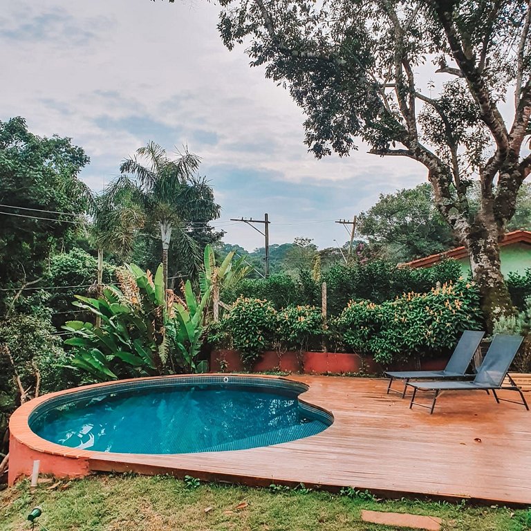 Casa na Granja Viana em frente à reserva ambiental