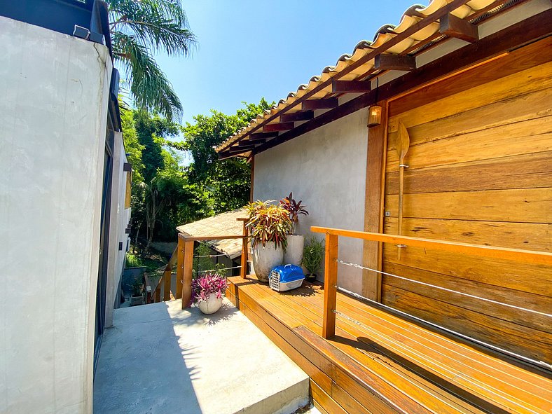 Casa pé na áreia em frente à Ilhabela