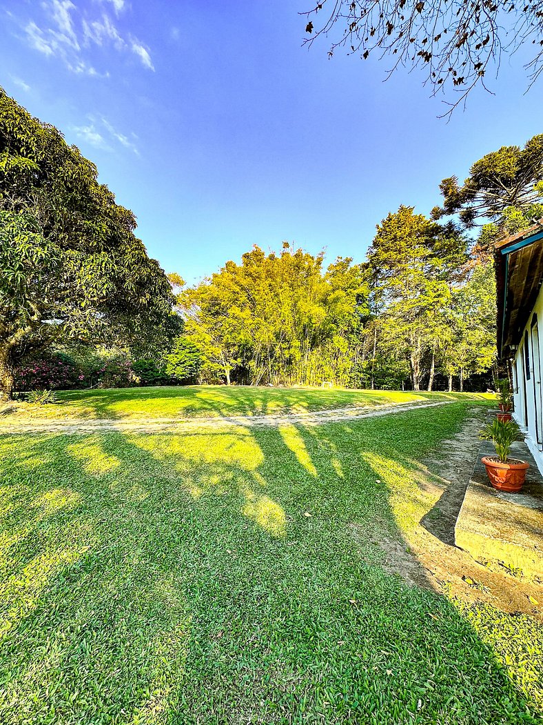 Fazenda com fácil acesso - Piscina e churrasqueira