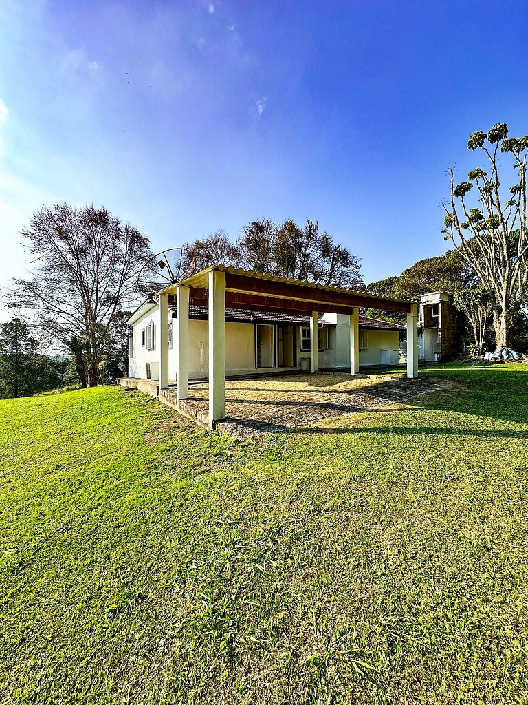 Fazenda com fácil acesso - Piscina e churrasqueira