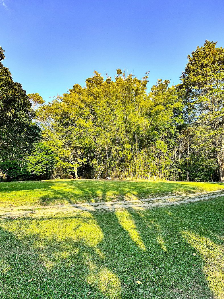 Fazenda com fácil acesso - Piscina e churrasqueira