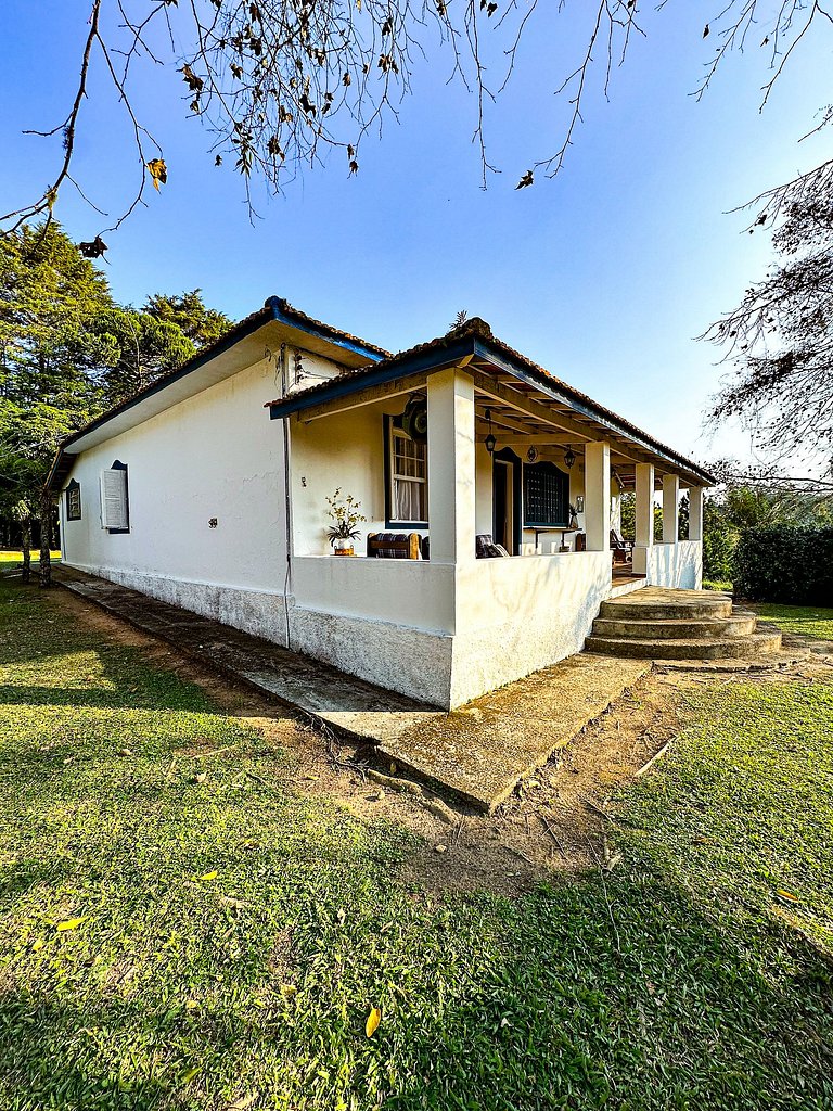 Fazenda com fácil acesso - Piscina e churrasqueira