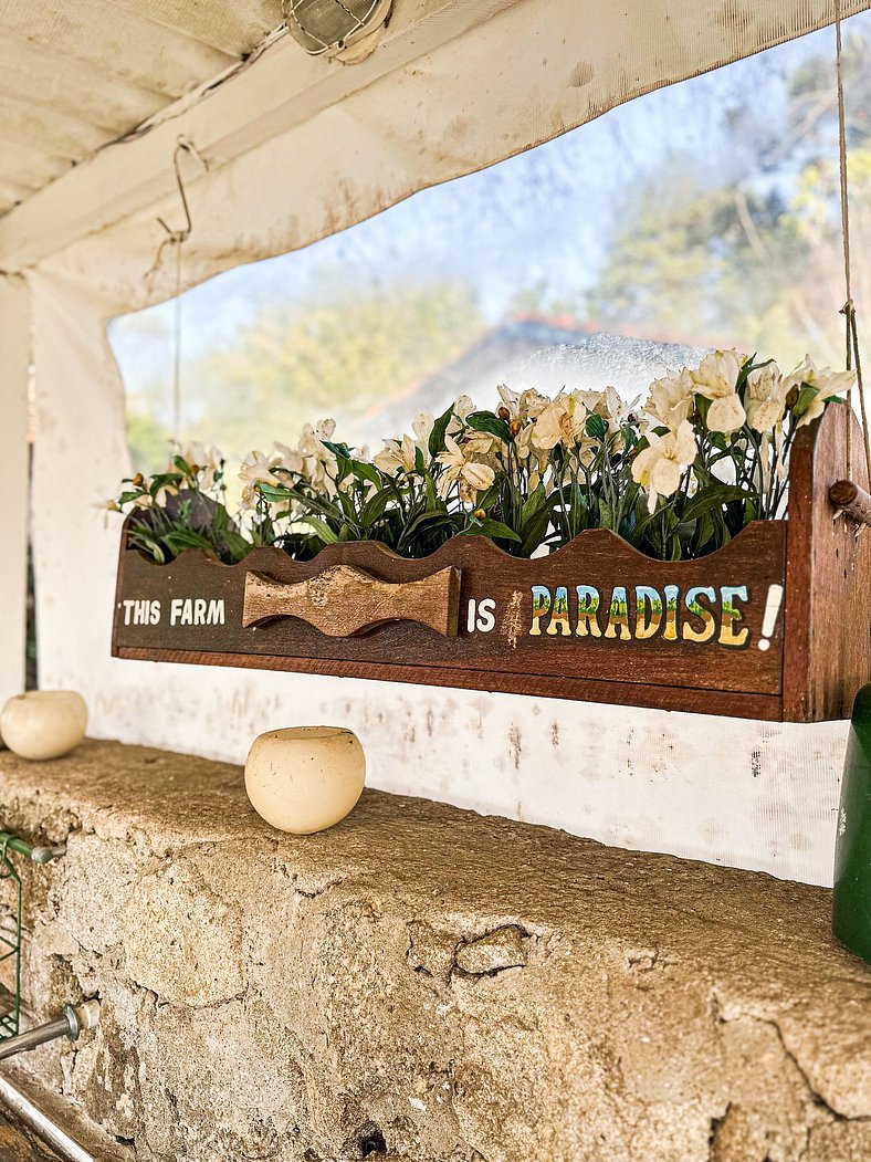 Fazenda com fácil acesso - Piscina e churrasqueira