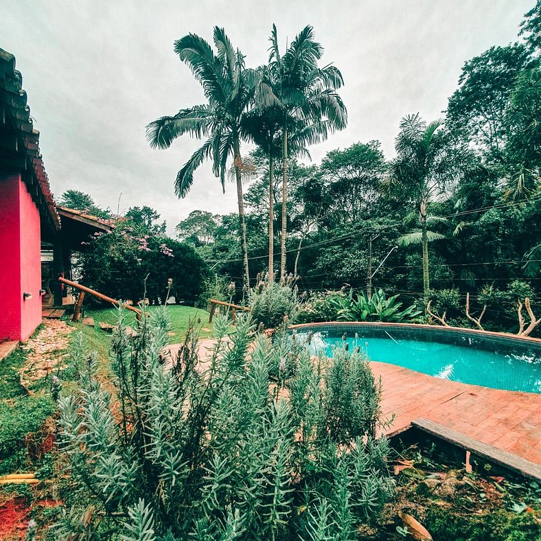 Retiro com lareira em frente à reserva ambiental