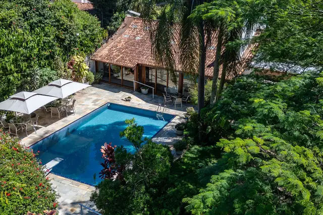 Casa Flamboyant | 3 Suítes c/ Piscina e Jardim · Carapicuíba