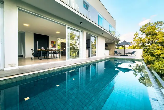 Casa de Alto Padrão com 4 suítes | 30 min de SP · Carapicuíba